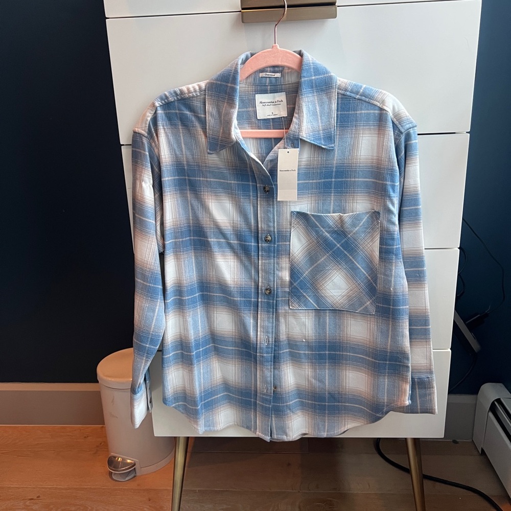 NWT A&F Blue and White Plaid button down